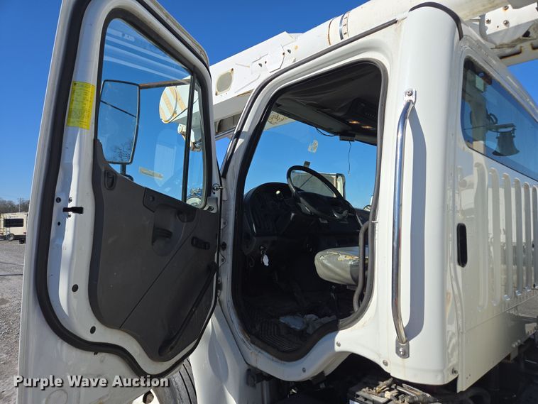 image for item YA0392 2011 Freightliner Business Class M2 106 bucket truck