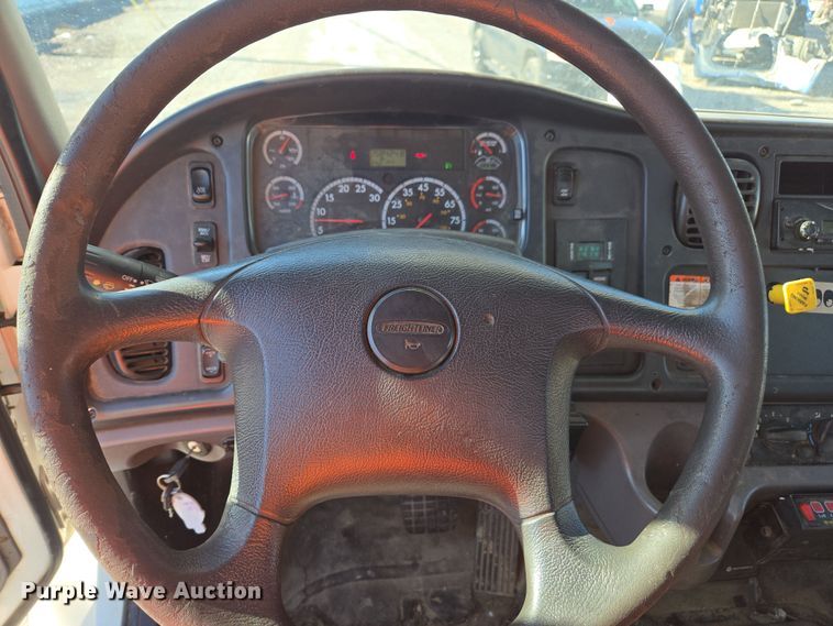 image for item YA0392 2011 Freightliner Business Class M2 106 bucket truck