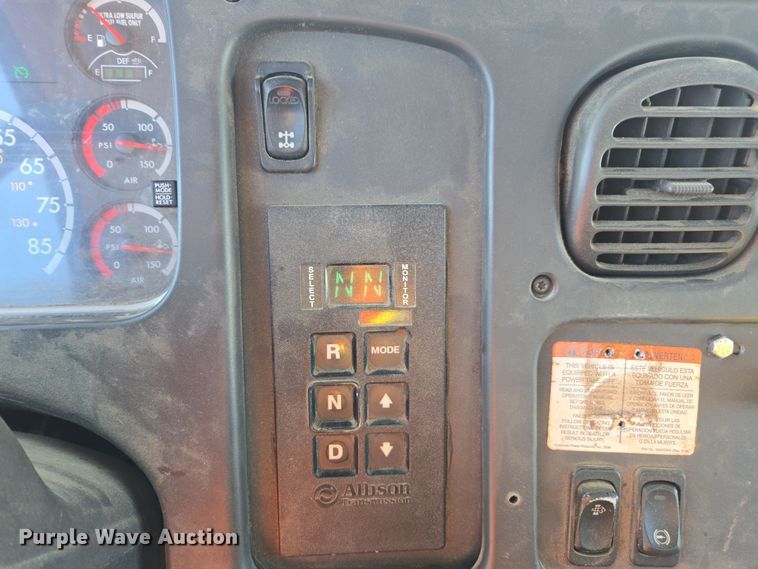 image for item YA0392 2011 Freightliner Business Class M2 106 bucket truck