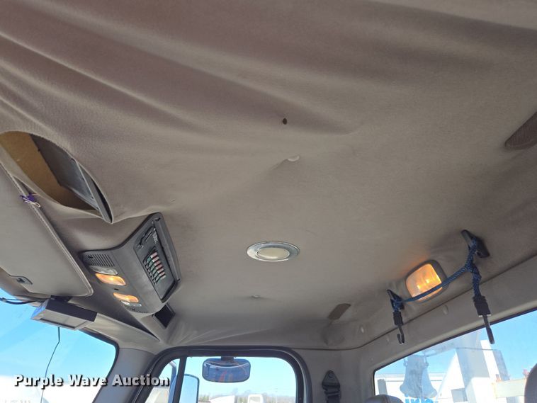 image for item YA0392 2011 Freightliner Business Class M2 106 bucket truck