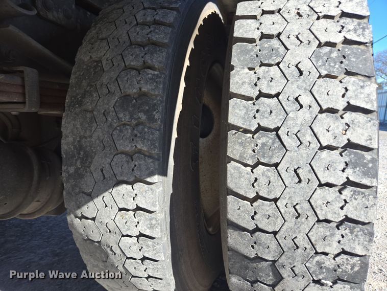 image for item YA0392 2011 Freightliner Business Class M2 106 bucket truck