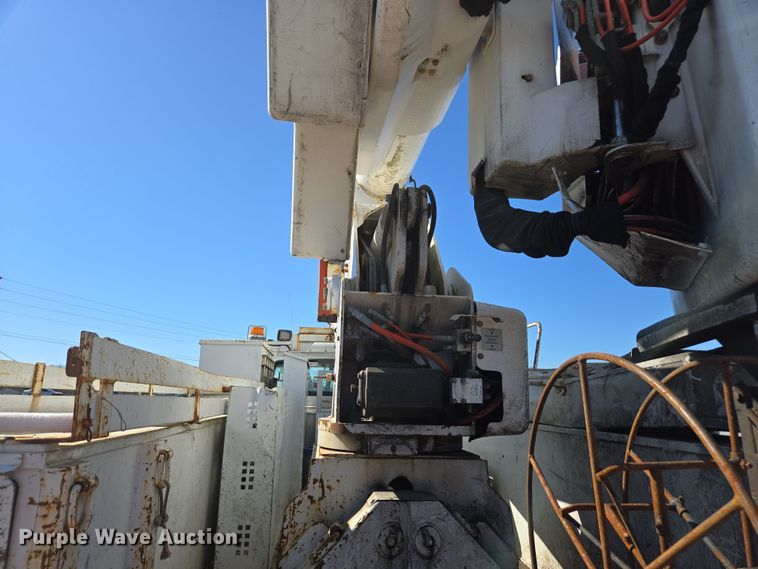 image for item YA0393 2011 Freightliner Business Class M2 106 bucket truck