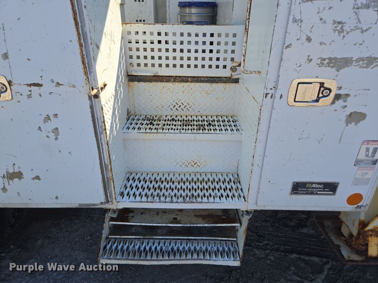 image for item YA0393 2011 Freightliner Business Class M2 106 bucket truck