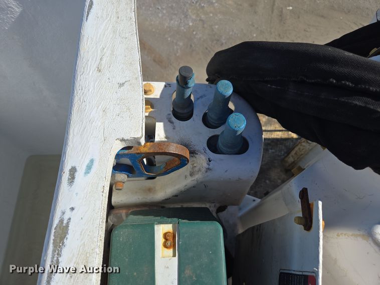 image for item YA0393 2011 Freightliner Business Class M2 106 bucket truck