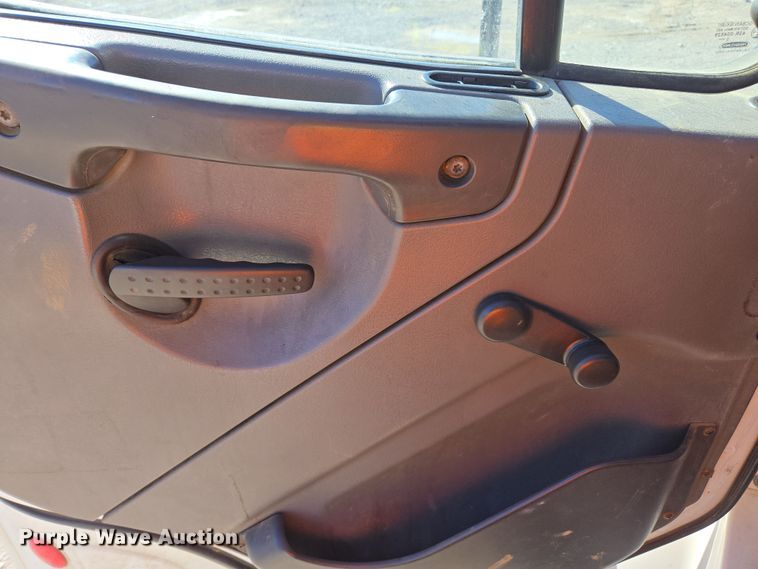 image for item YA0393 2011 Freightliner Business Class M2 106 bucket truck