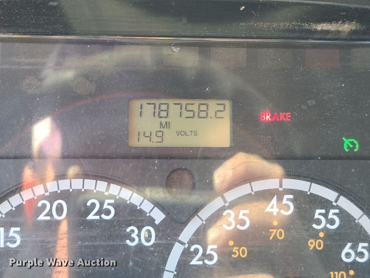 image for item YA0393 2011 Freightliner Business Class M2 106 bucket truck