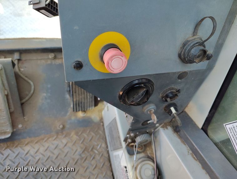 image for item YA0394 National Crane NBT55 crane truck bed