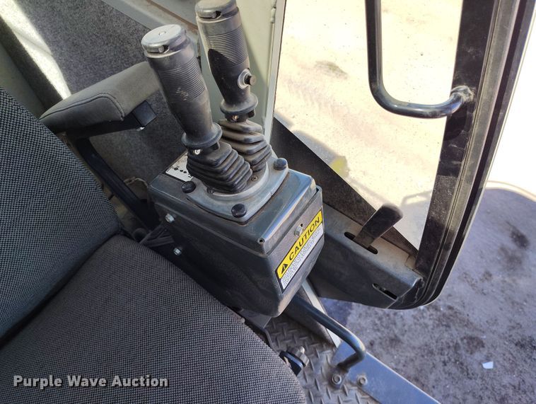 image for item YA0394 National Crane NBT55 crane truck bed