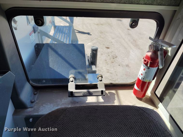 image for item YA0394 National Crane NBT55 crane truck bed