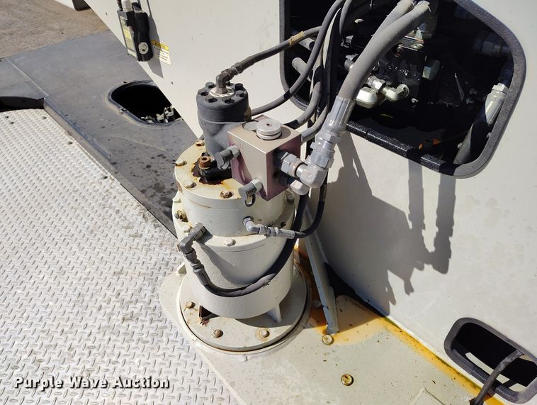 image for item YA0394 National Crane NBT55 crane truck bed