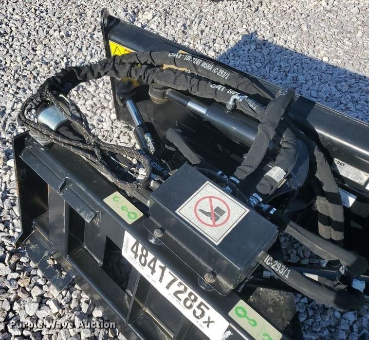 image for item YA0441 2019 Caterpillar 424-0450 skid steer dozer blade