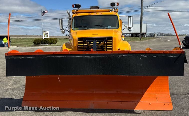 image for item DH9895 1999 International 4900 dump truck