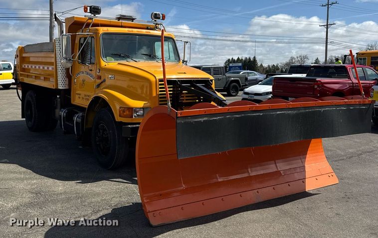 image for item DH9895 1999 International 4900 dump truck