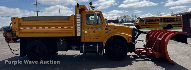 image for item DH9895 1999 International 4900 dump truck