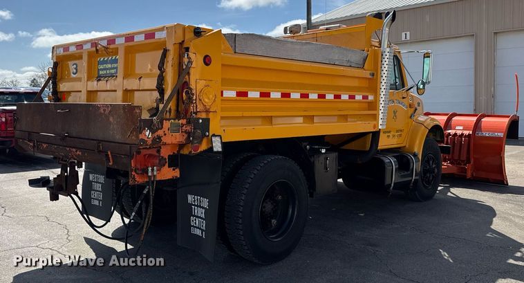 image for item DH9895 1999 International 4900 dump truck