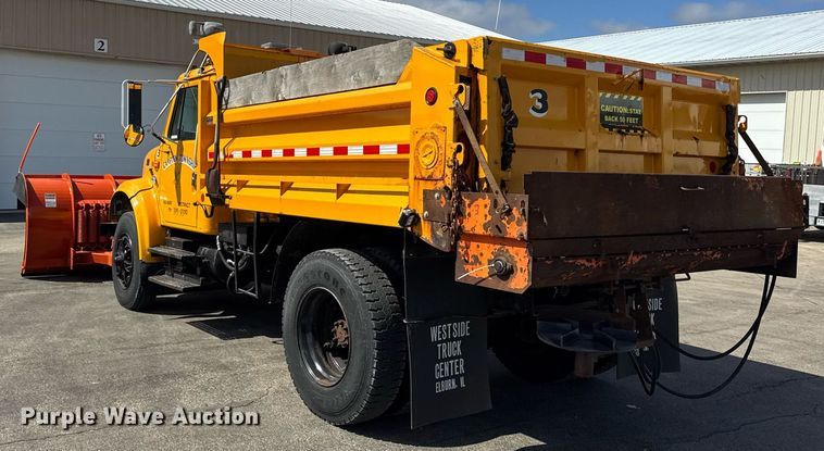 image for item DH9895 1999 International 4900 dump truck