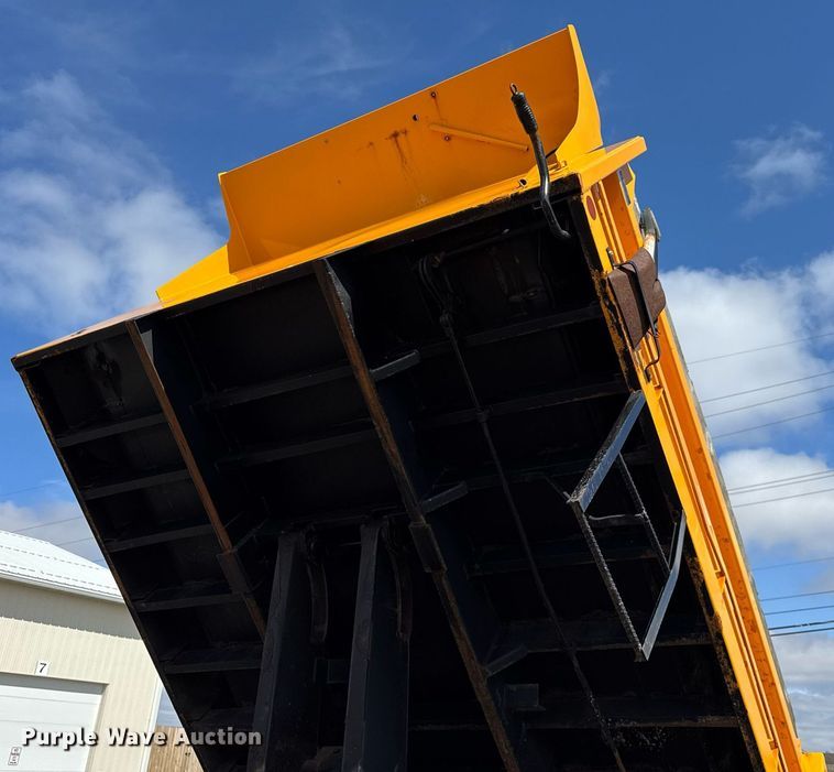 image for item DH9895 1999 International 4900 dump truck