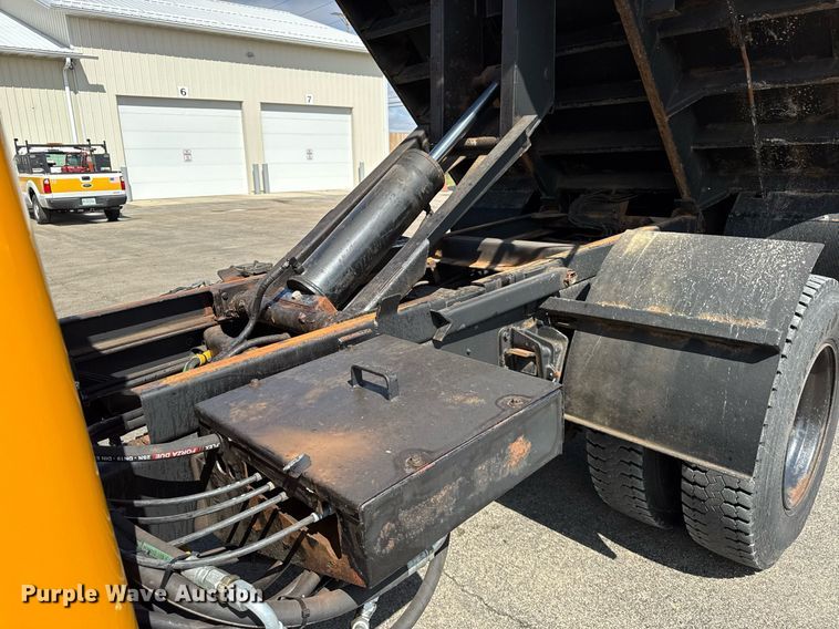 image for item DH9895 1999 International 4900 dump truck