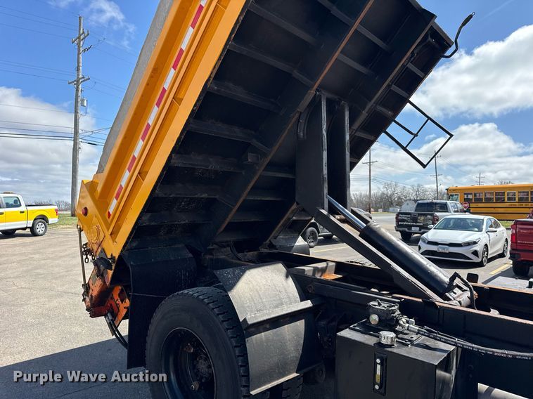 image for item DH9895 1999 International 4900 dump truck