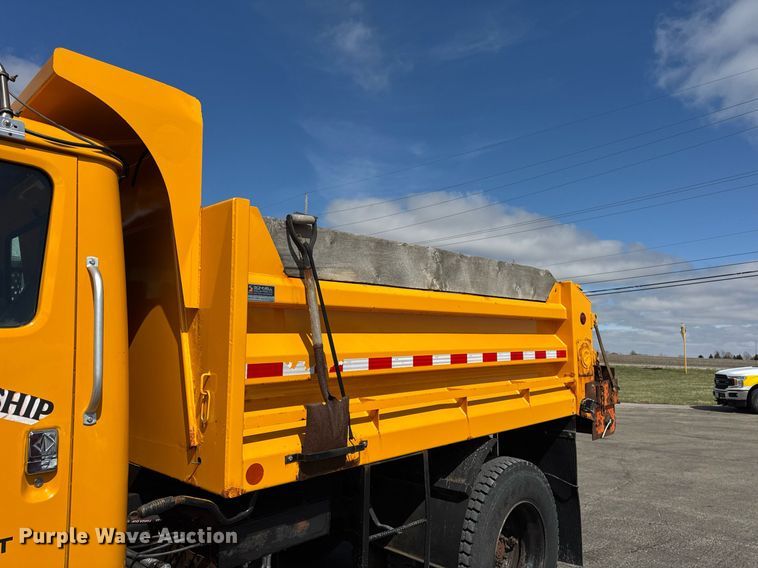 image for item DH9895 1999 International 4900 dump truck