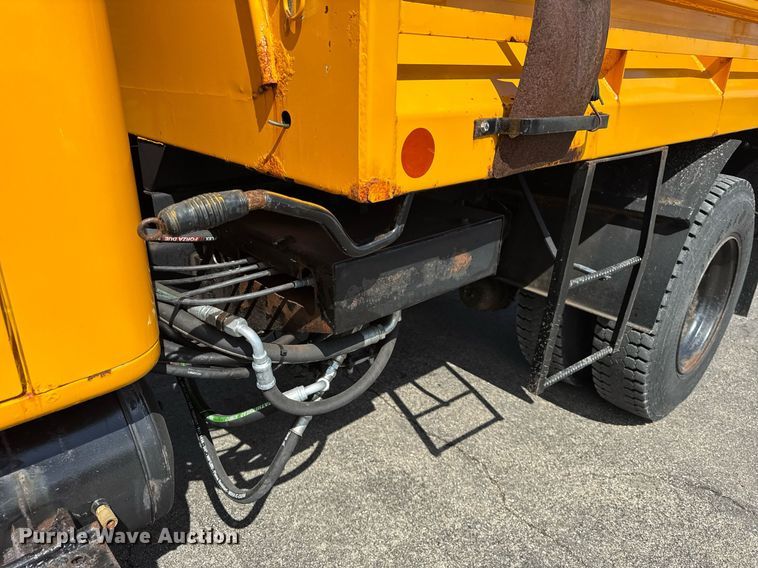 image for item DH9895 1999 International 4900 dump truck
