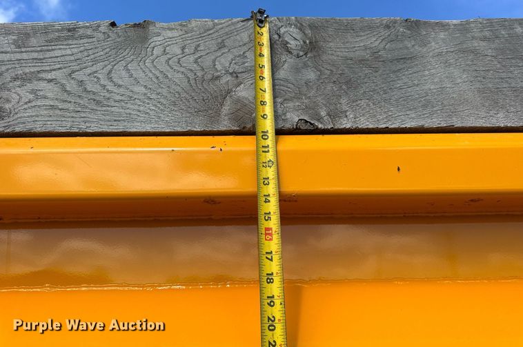 image for item DH9895 1999 International 4900 dump truck