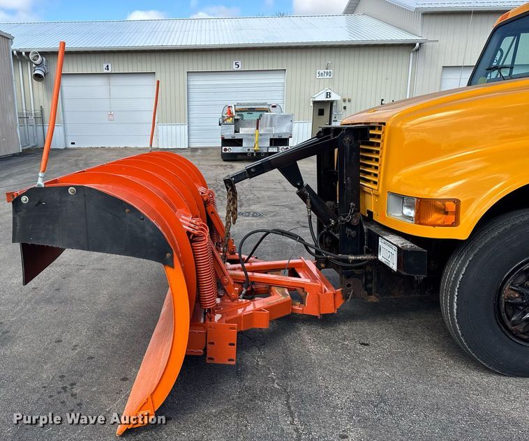 image for item DH9895 1999 International 4900 dump truck