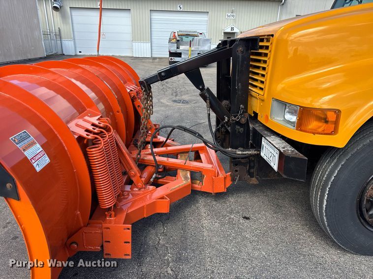 image for item DH9895 1999 International 4900 dump truck