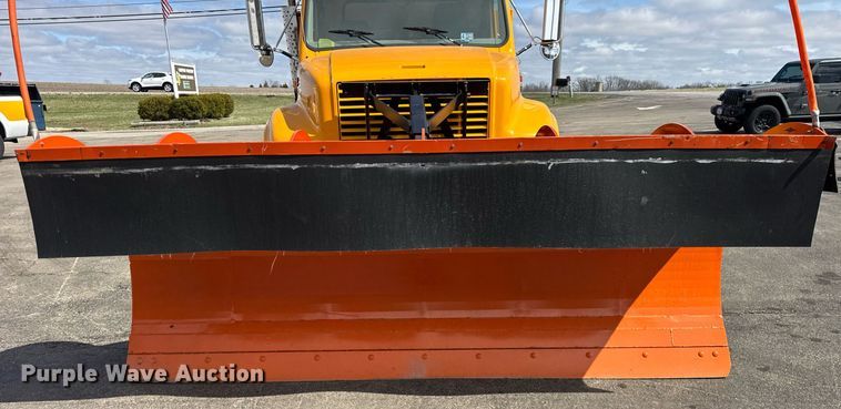 image for item DH9895 1999 International 4900 dump truck