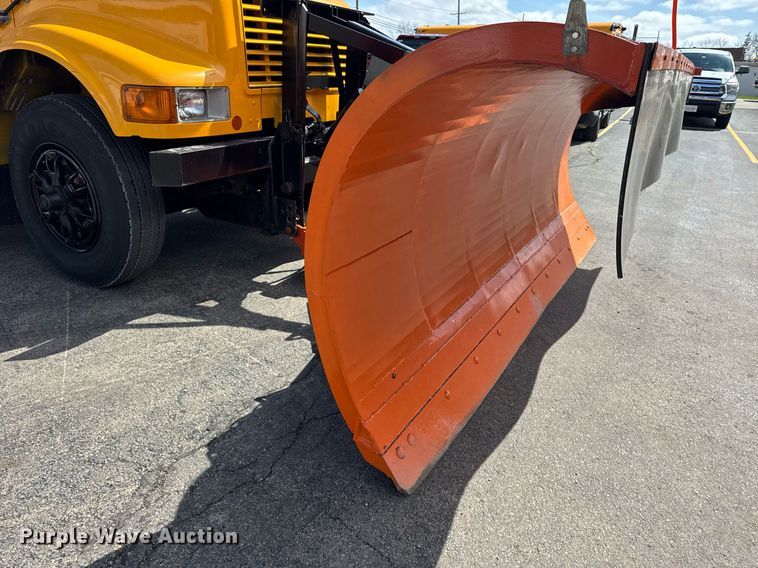 image for item DH9895 1999 International 4900 dump truck