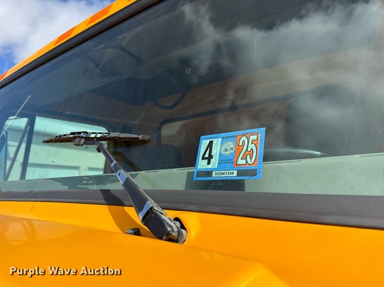 image for item DH9895 1999 International 4900 dump truck