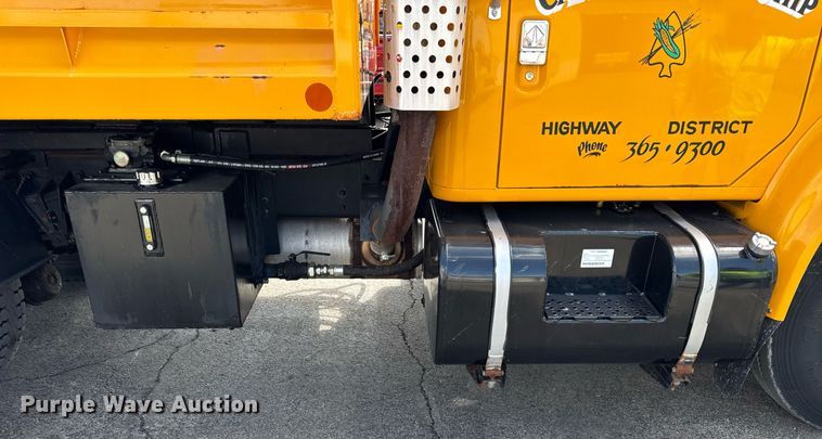 image for item DH9895 1999 International 4900 dump truck