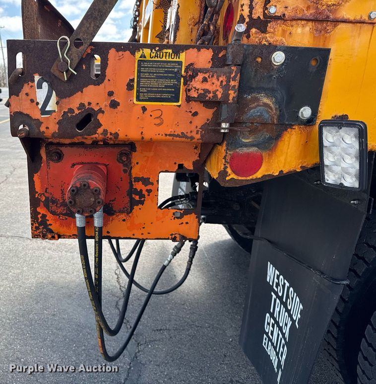 image for item DH9895 1999 International 4900 dump truck