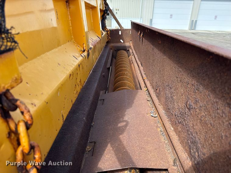 image for item DH9895 1999 International 4900 dump truck