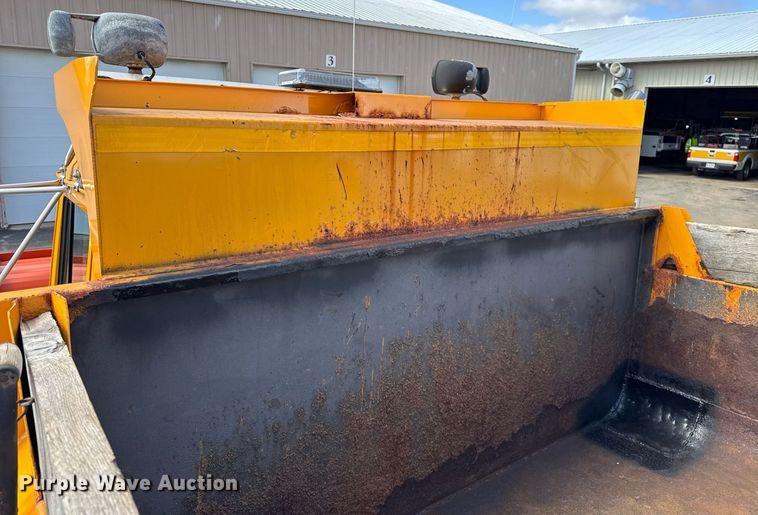 image for item DH9895 1999 International 4900 dump truck