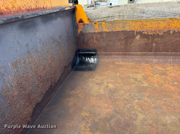 image for item DH9895 1999 International 4900 dump truck