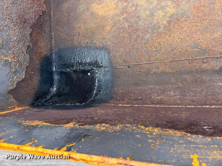 image for item DH9895 1999 International 4900 dump truck