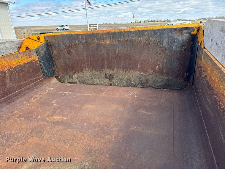 image for item DH9895 1999 International 4900 dump truck