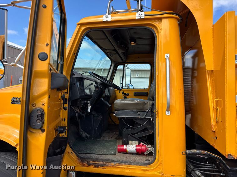 image for item DH9895 1999 International 4900 dump truck