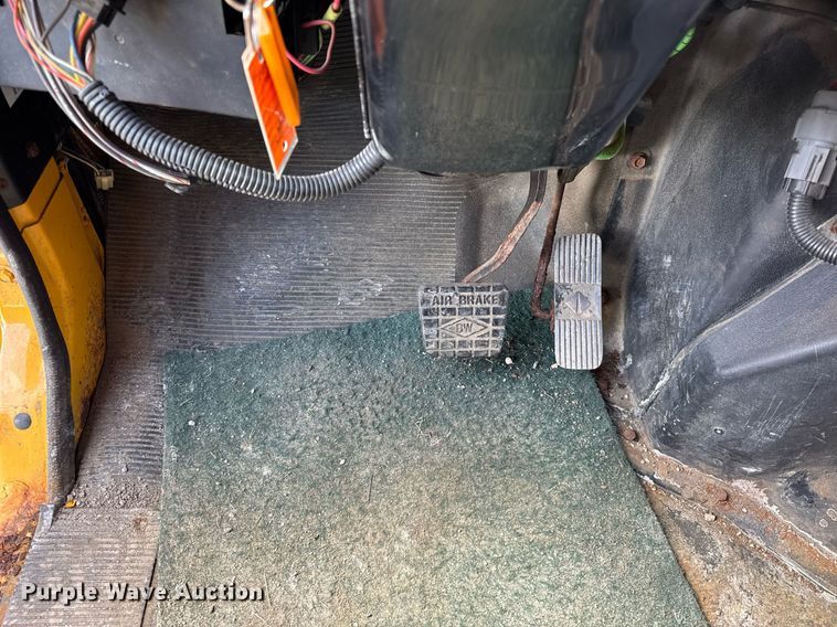 image for item DH9895 1999 International 4900 dump truck