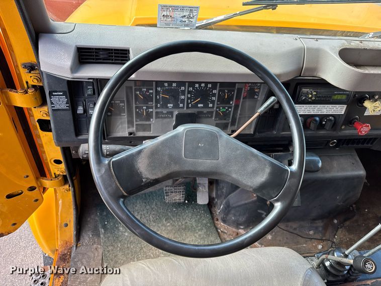 image for item DH9895 1999 International 4900 dump truck