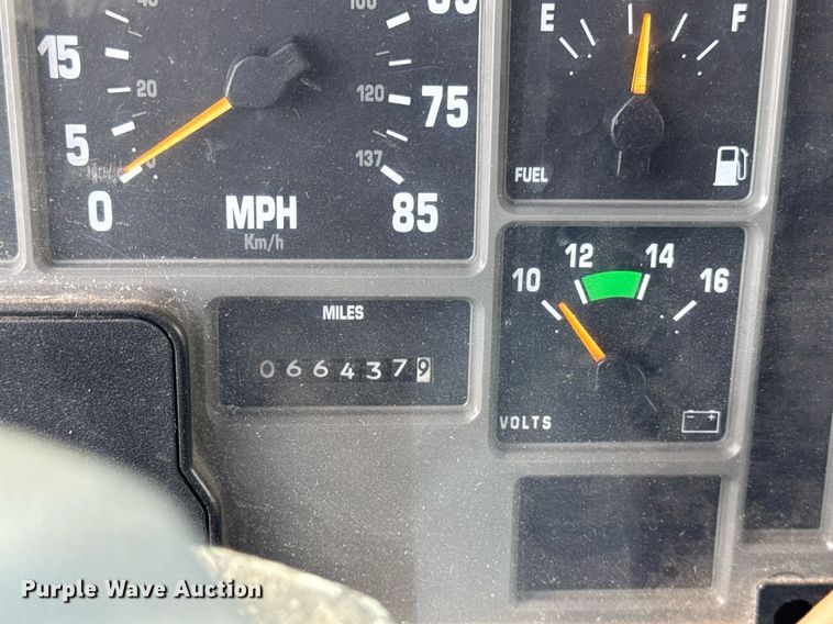 image for item DH9895 1999 International 4900 dump truck