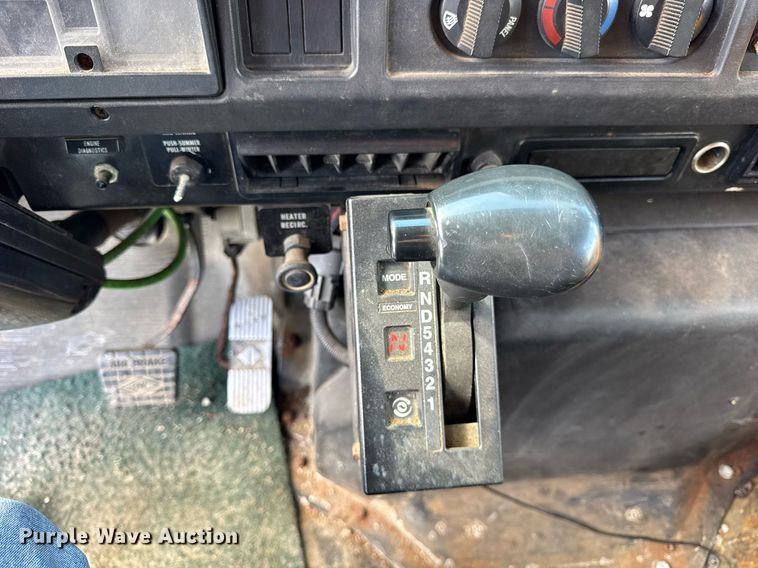 image for item DH9895 1999 International 4900 dump truck