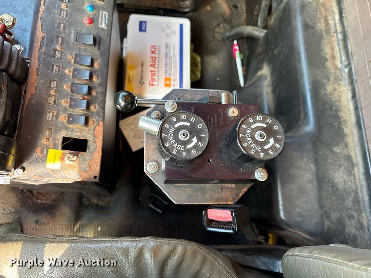 image for item DH9895 1999 International 4900 dump truck