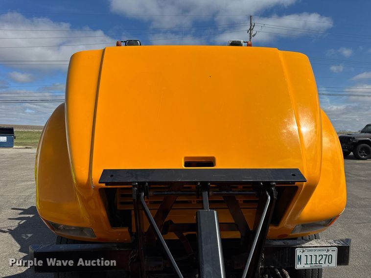 image for item DH9895 1999 International 4900 dump truck