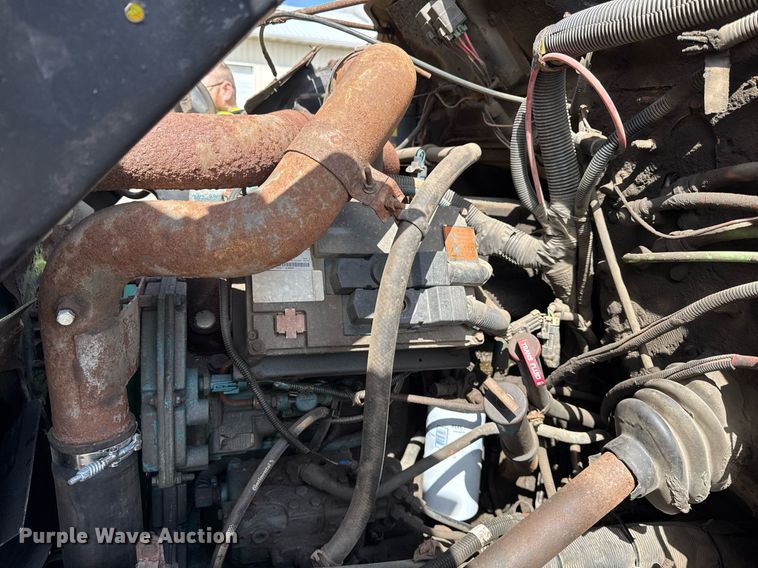 image for item DH9895 1999 International 4900 dump truck