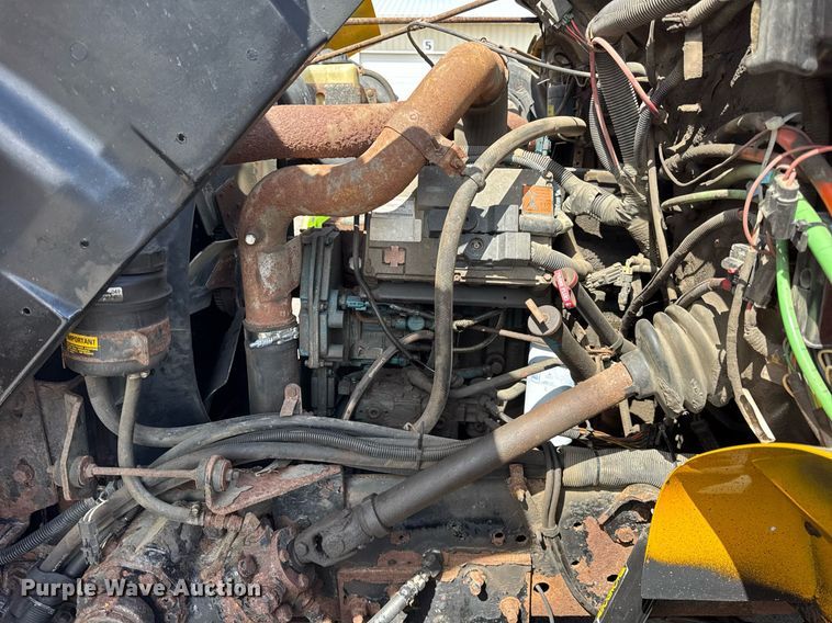 image for item DH9895 1999 International 4900 dump truck