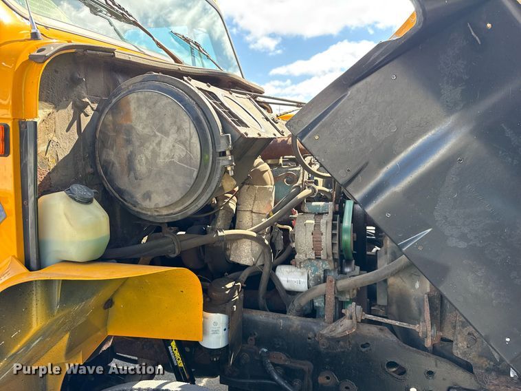 image for item DH9895 1999 International 4900 dump truck