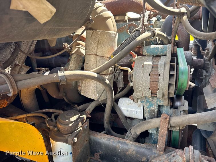 image for item DH9895 1999 International 4900 dump truck