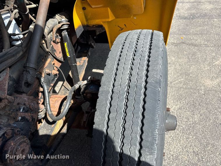 image for item DH9895 1999 International 4900 dump truck